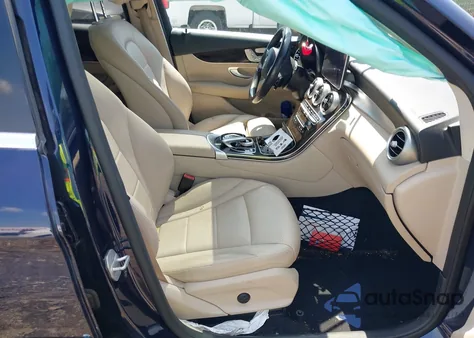 2016 Mercedes-Benz Glc 300 4Matic z USA, uszkodzony, nr VIN WDC0G4KB1GF069170